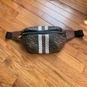 Burberry TB Sonny Beltbag